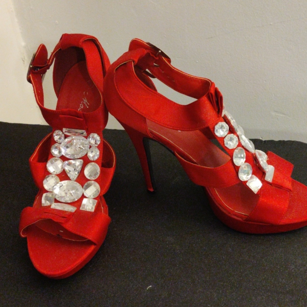 Heels - Picture 2 of 7